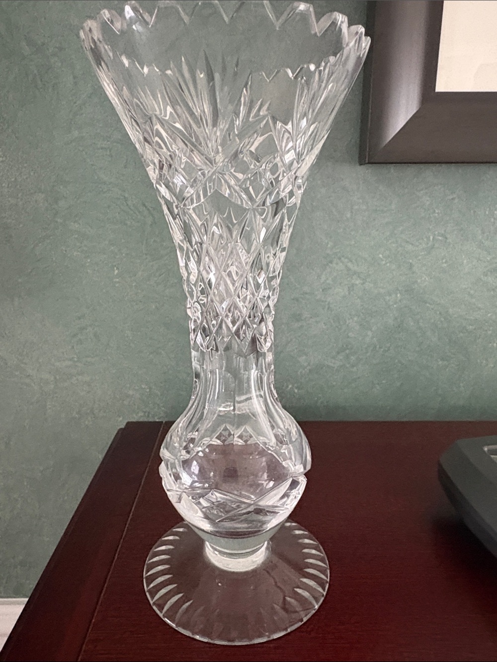 Clear Crystal-Cut Glass Vase - Elegant Home Accent